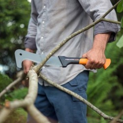 MACHETE XA3 FISKARS EN USO - SUMINISTROS CAMARA