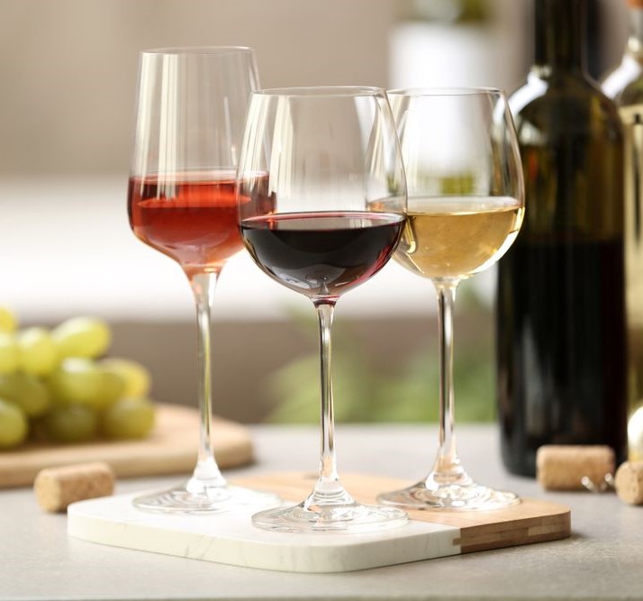 variedades de vino listas para ser bebidas