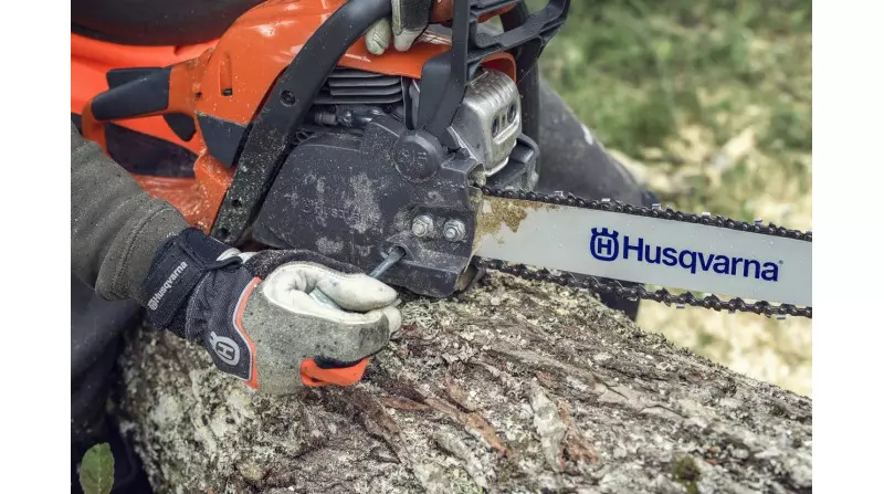 uso-motosierra-husqvarna-135-mark-ii-14